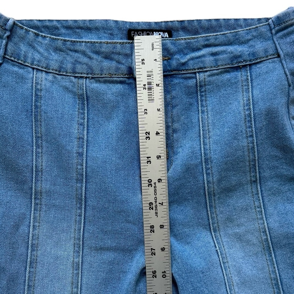 Fashion Nova Women's Jeans Size 3 Light Wash Denim Flare - Picture 7 of 7